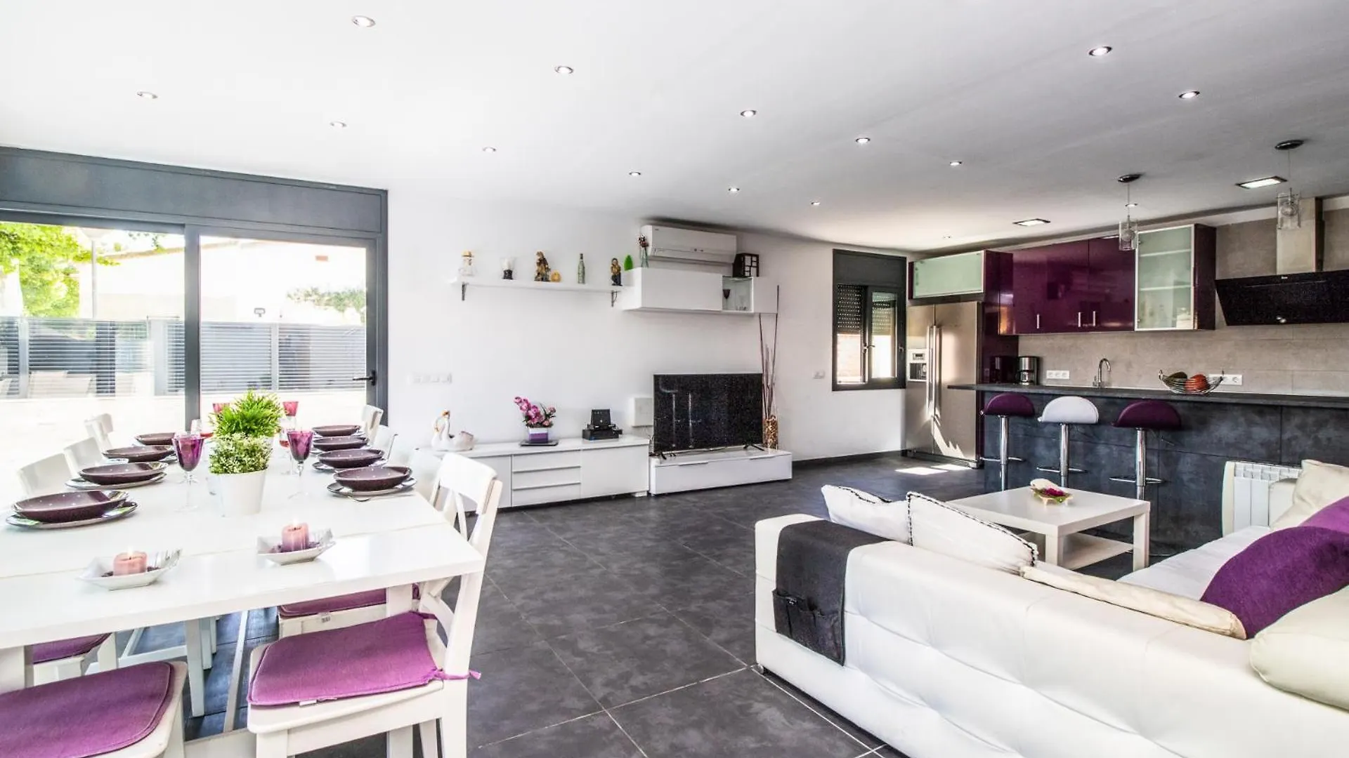Villa De Lujo. Piscina Con Jacuzzi. Empuriabrava 0*,  Španělsko