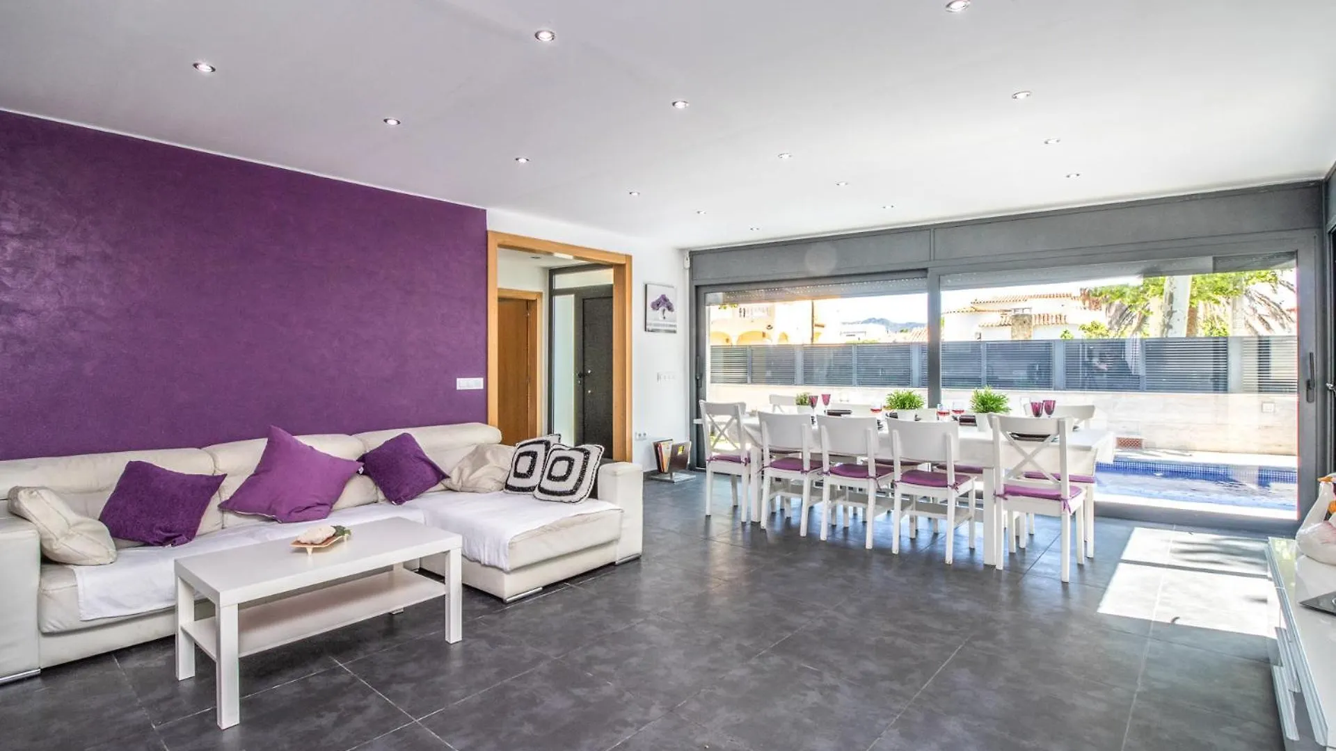 Villa De Lujo. Piscina Con Jacuzzi. Empuriabrava