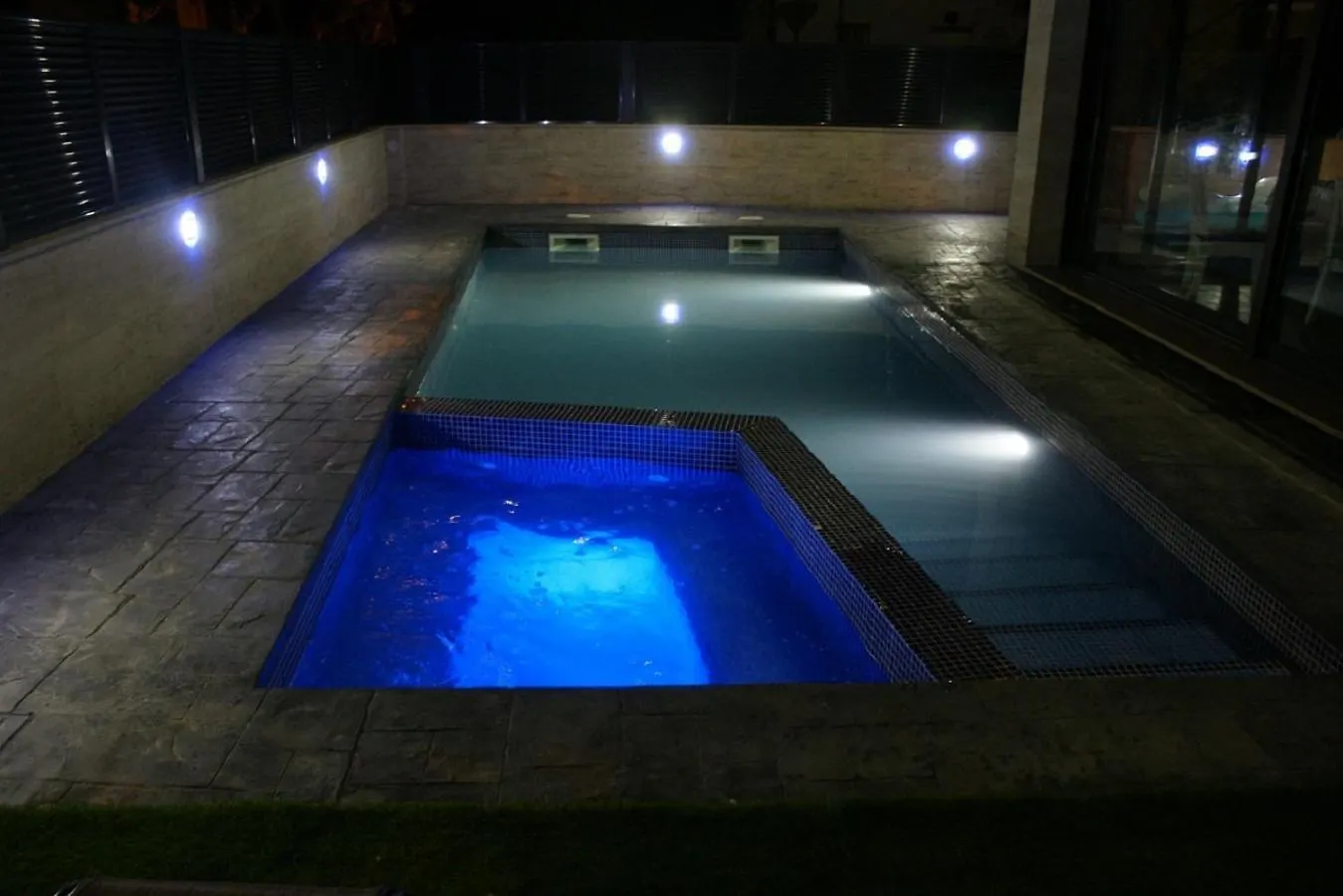 Prázdninový dům Villa De Lujo. Piscina Con Jacuzzi. Empuriabrava Španělsko