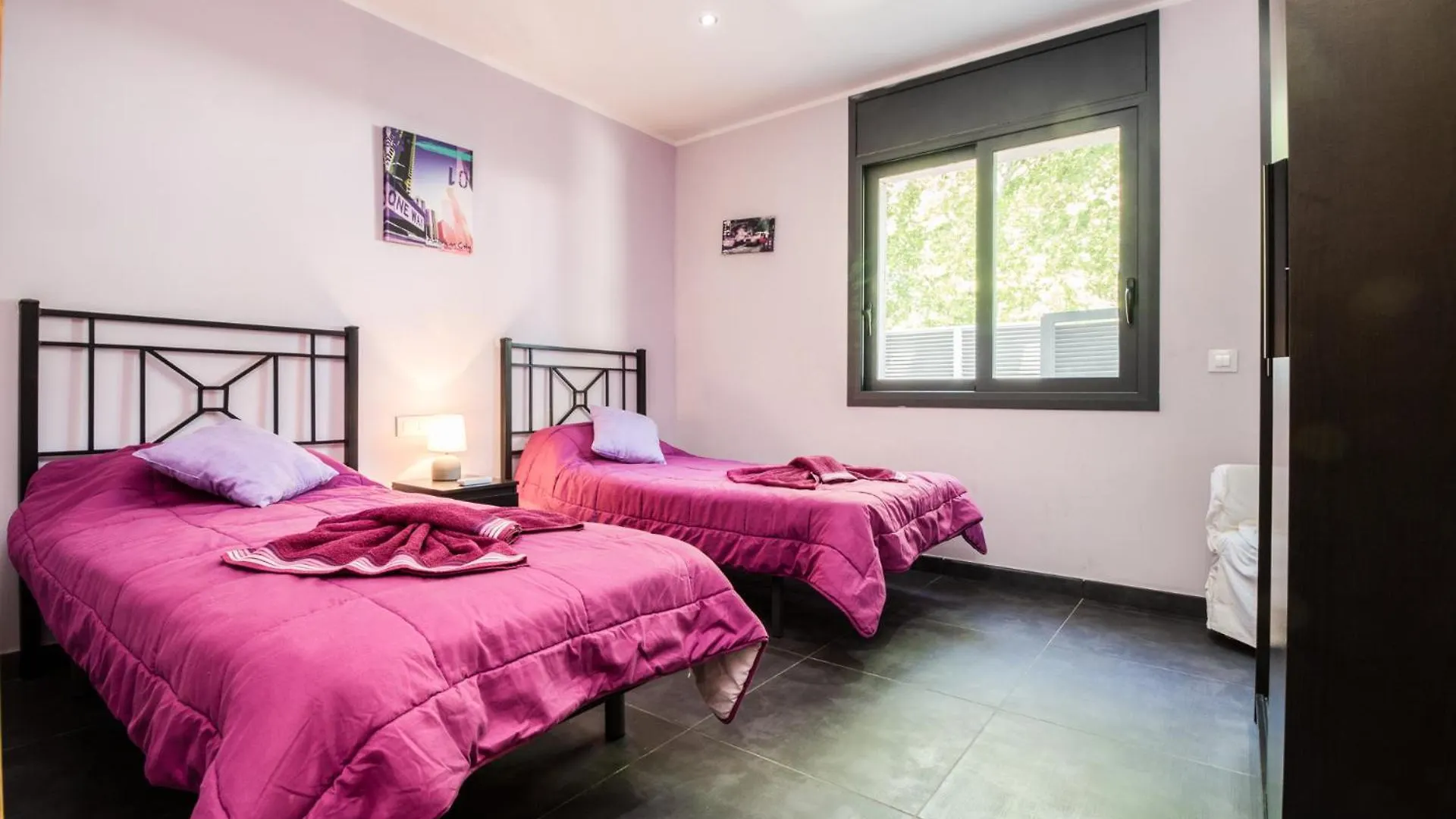 Prázdninový dům Villa De Lujo. Piscina Con Jacuzzi. Empuriabrava